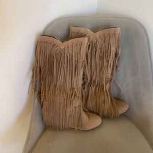 SUPER CUTE /VERY COOL FAUX SUEDE FRINGED  MOCCASINS/BOOTS 7.5